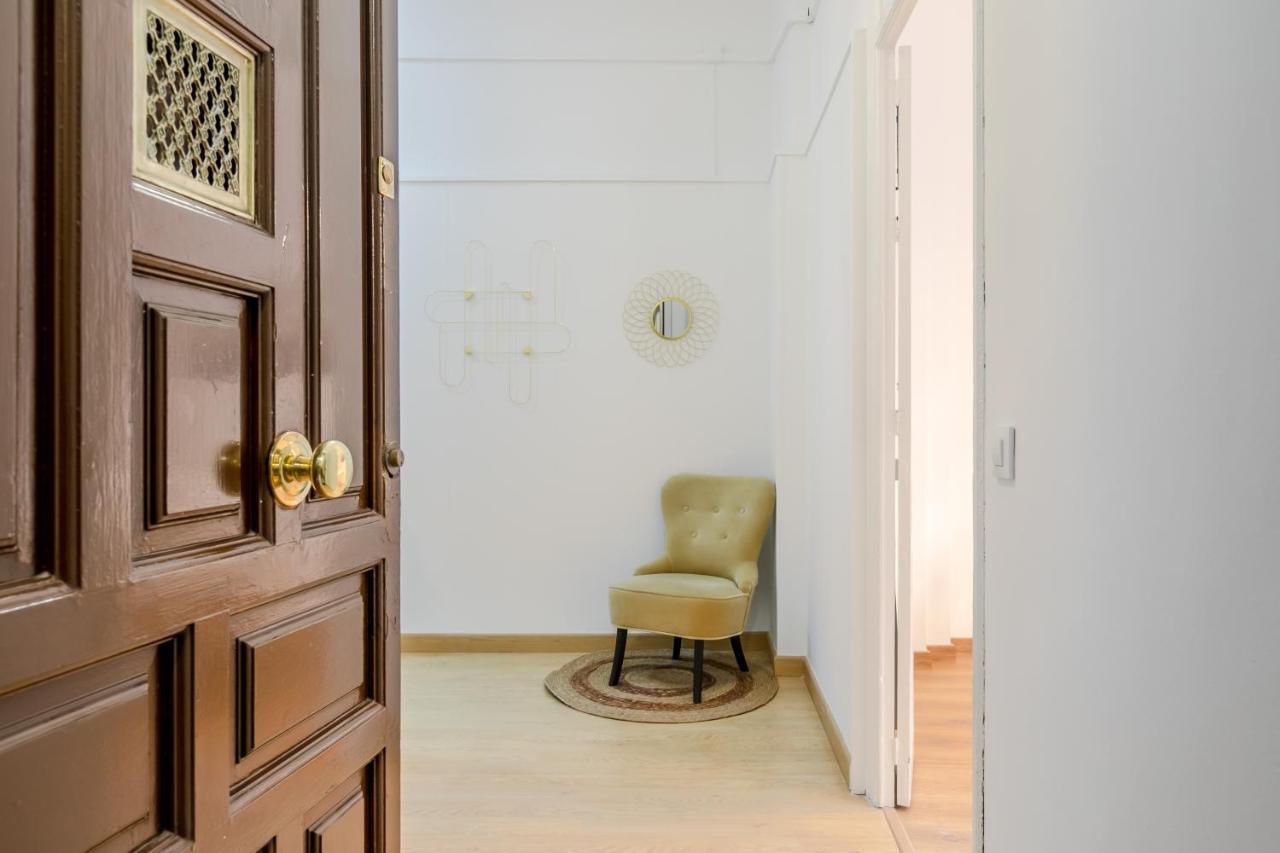 Avanti La Campana, Con Un Balcon Que Te Enamorara Del Ambiente De Sevilla 외부 사진