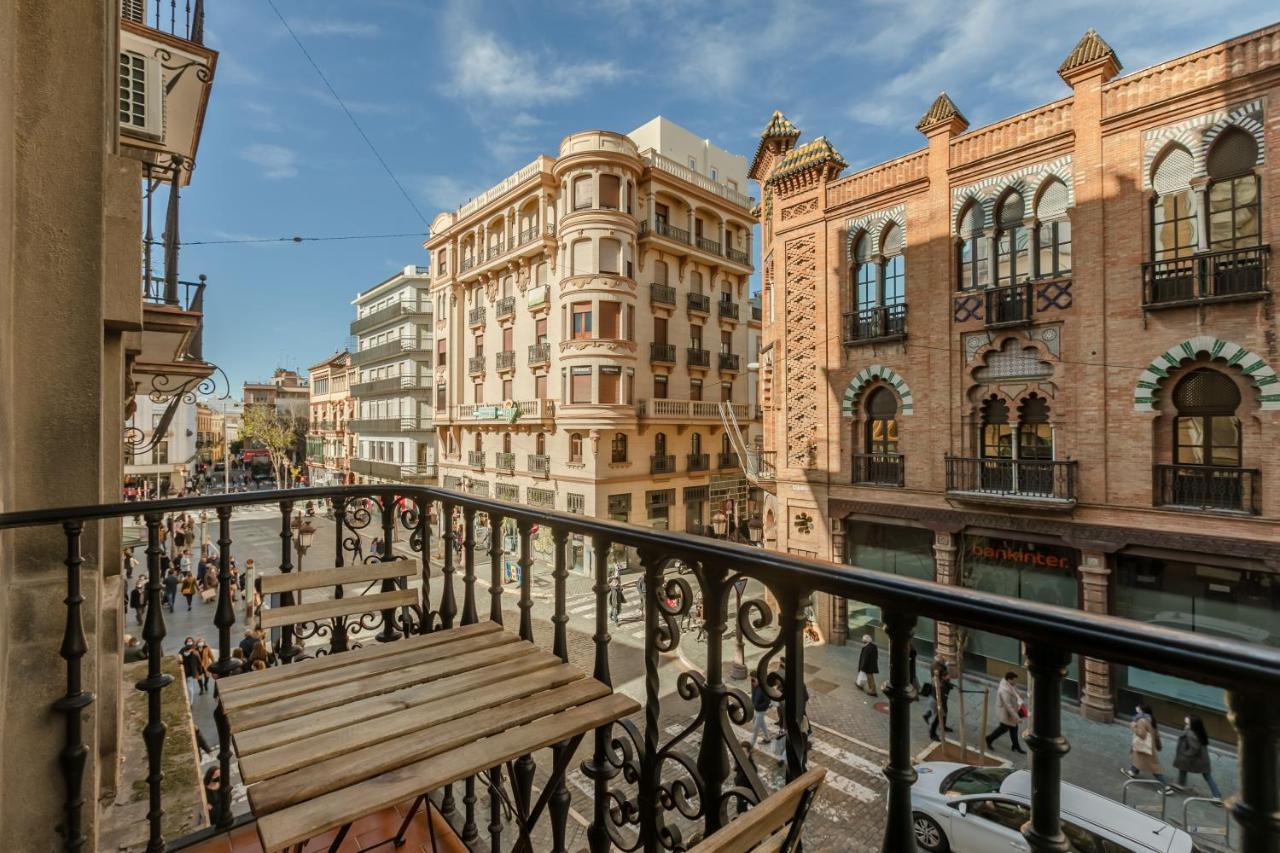 Avanti La Campana, Con Un Balcon Que Te Enamorara Del Ambiente De Sevilla 외부 사진