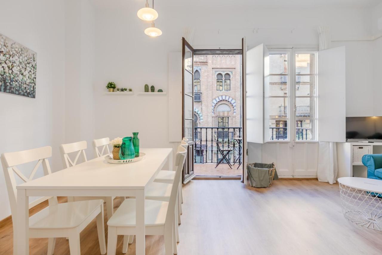 Avanti La Campana, Con Un Balcon Que Te Enamorara Del Ambiente De Sevilla 외부 사진