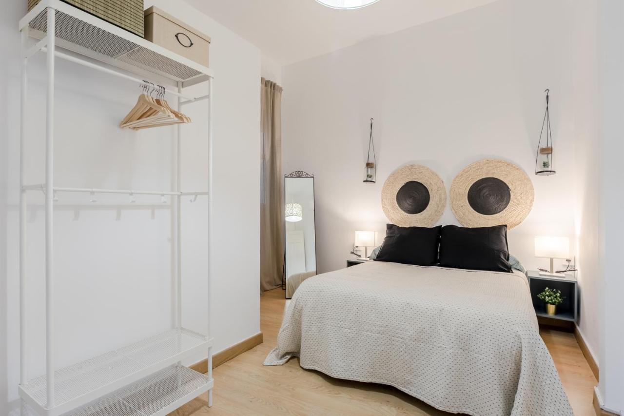 Avanti La Campana, Con Un Balcon Que Te Enamorara Del Ambiente De Sevilla 외부 사진